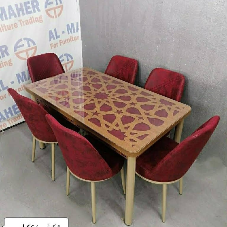 طاولة طعام بالاضافة لكراسي